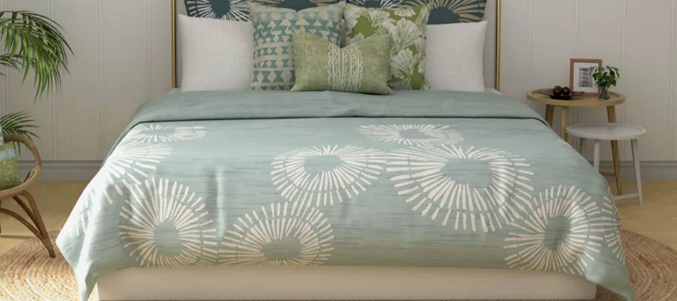Coastal Duvet Covers Hawaiian Print on Bed With Pillows Celebrates the Tradition of ʻOpihi