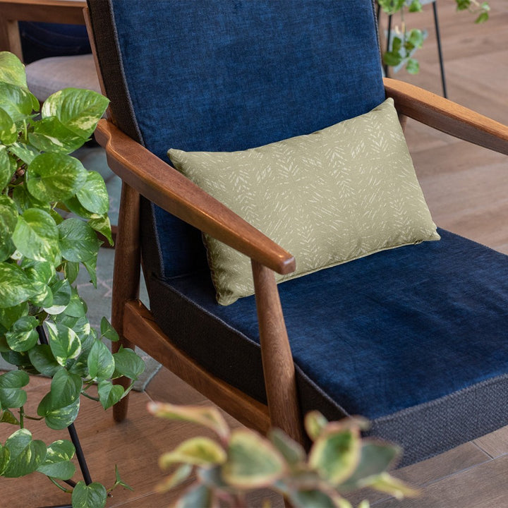 Taupe & Mint Batik Lumbar Pillowcase et On a Blue Velvet Chair