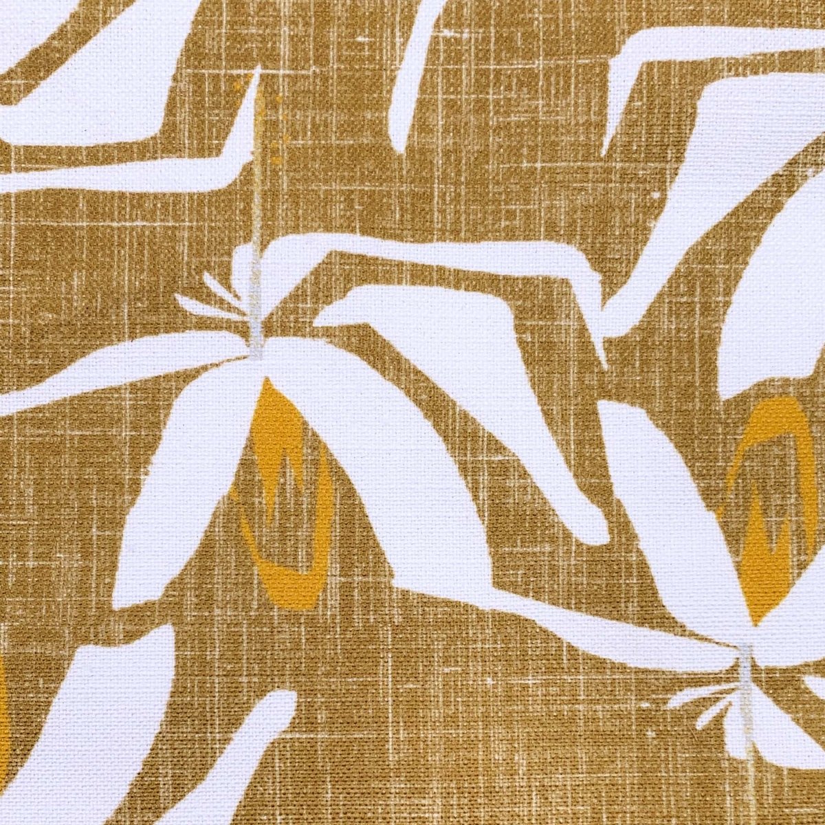 Kokiʻo Keʻokeʻo Table Runner – NOHO HOME