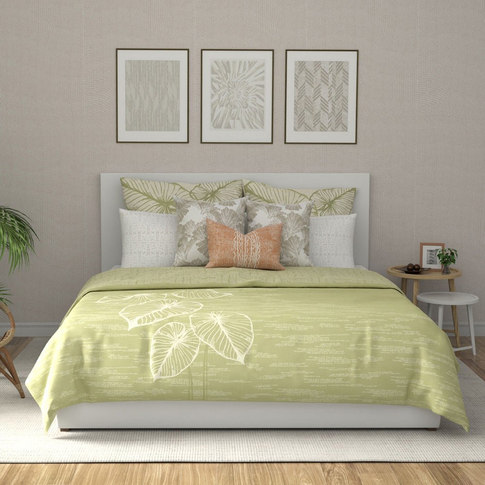 Loʻi Kalo Hawaiian Print Coastal Comforter With Décor Pillows in a Large Bedroom