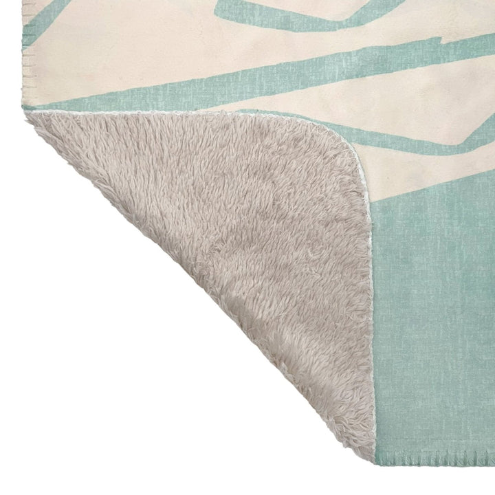 Fur side of Niho Kila throw blanket.