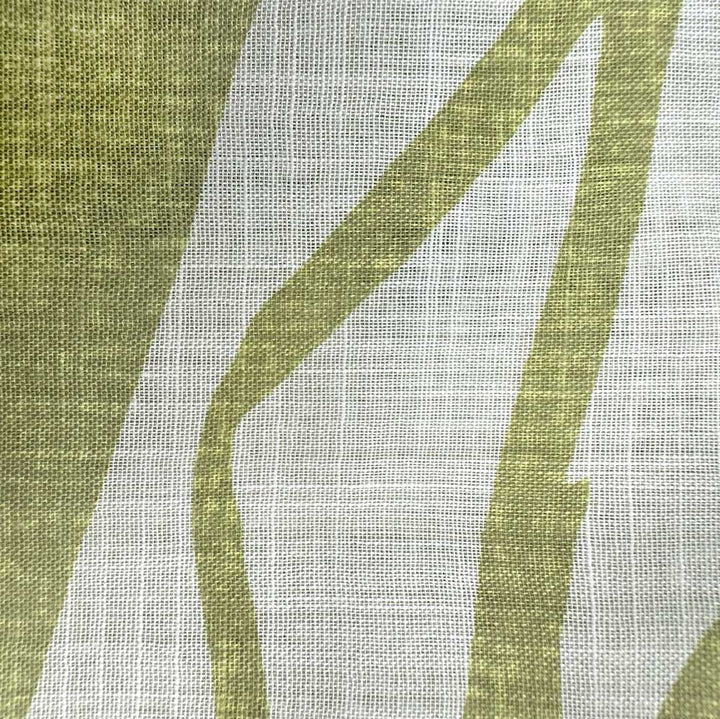 Closeup of the Olve Niho Kila Travel Wrap Print